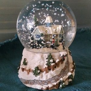 Thomas Kinkade Victorian Christmas Music & Lights